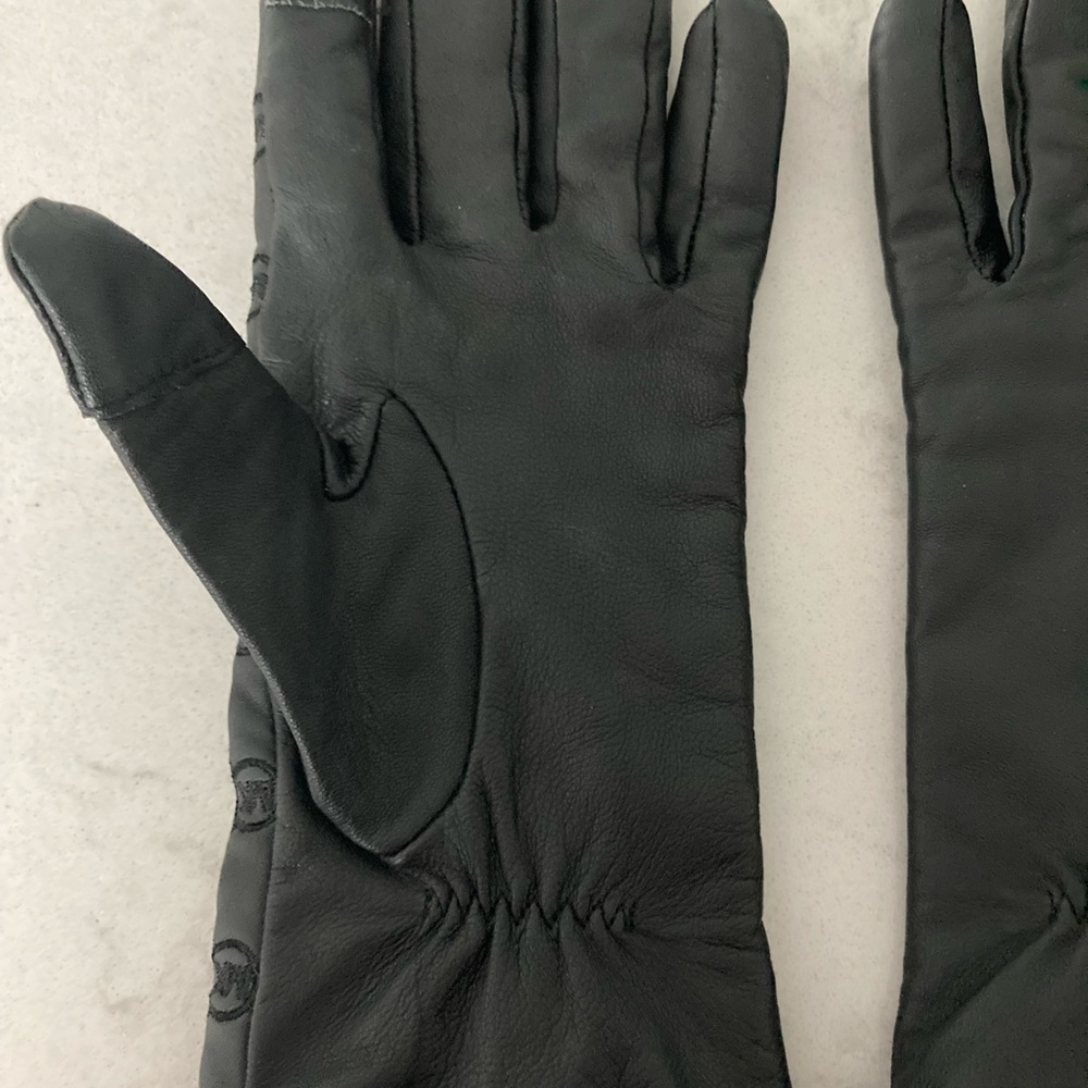 Michael Kors Gloves - Picture 5 of 9